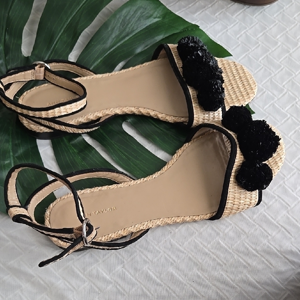 Ann Taylor Adley Pompom Women's Black and Tan Resortwear Sandals Summer Shoes